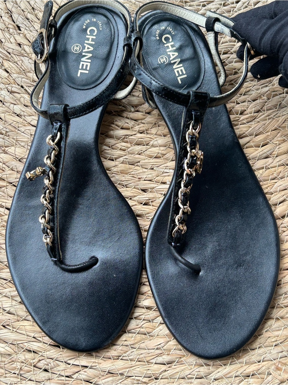 🚩steal CHANEL Black Leather T-Strap Sandals with Gold Chain Accent